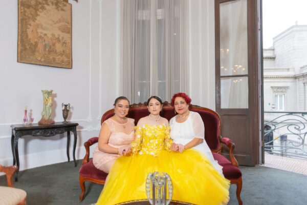 Sesión de Quinceañera en Casa Fenandini Sesión de Quinceañera en Casa Fenandini