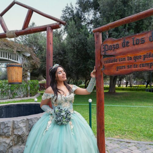 Lucia: Sesión de Quinceaños en parque La Felicidad Pentagonito de San Borja
