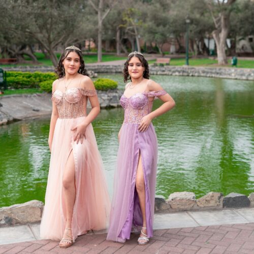 Sesión de 15 años para Hermanas Gemelas en Exteriores
