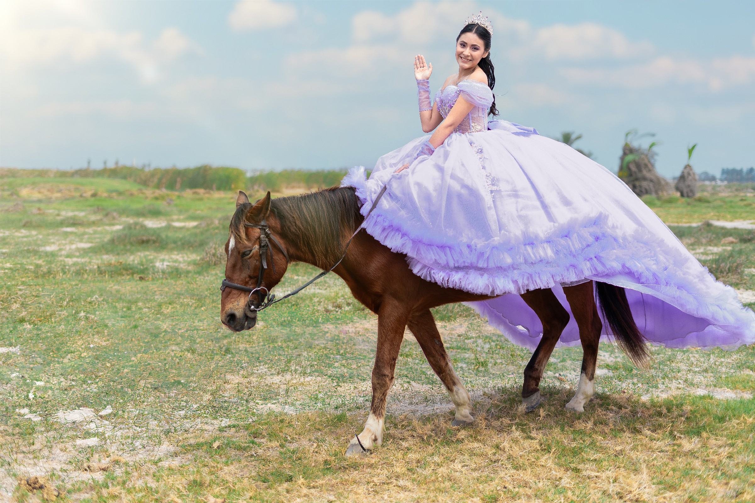 Daniela saluda en su paseo a caballo en Chorrillos Daniela saluda en su paseo a caballo en Chorrillos