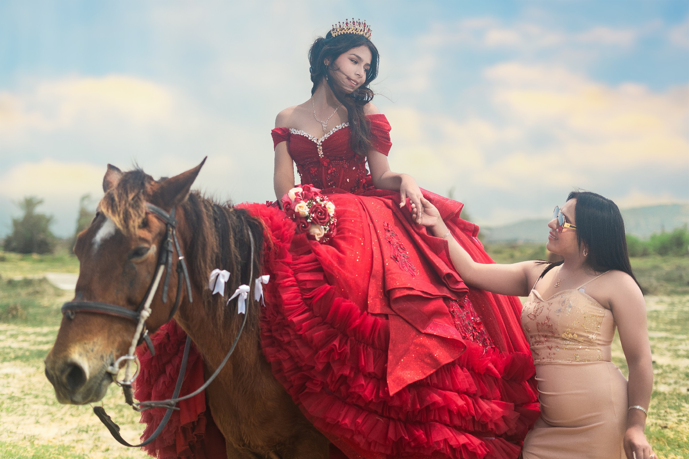 Maciel mira a su mama montada en el caballo Maciel mira a su mama montada en el caballo
