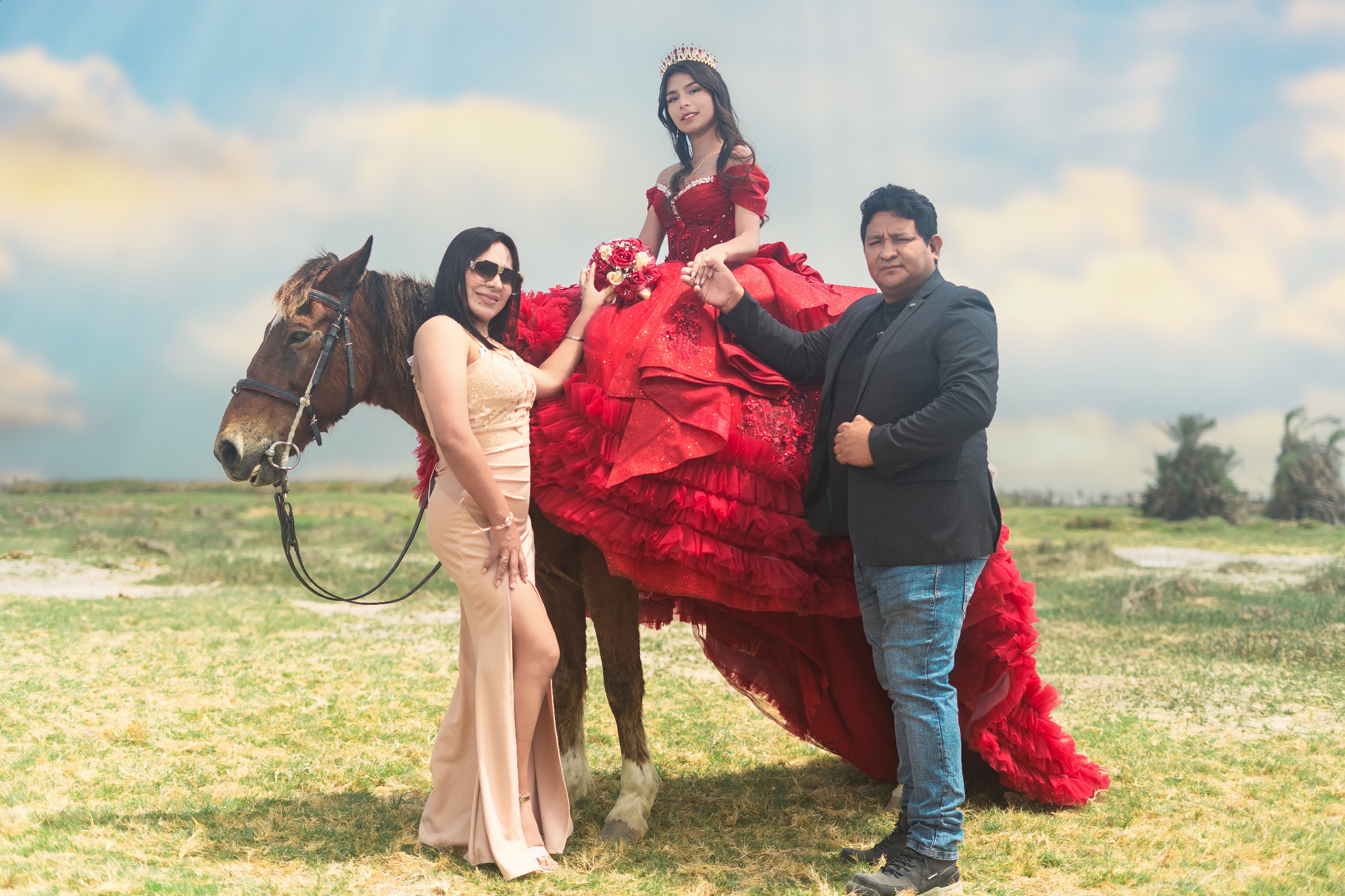 Maciel posa con sus padres en el Rancho Los Caballos Maciel posa con sus padres en el Rancho Los Caballos